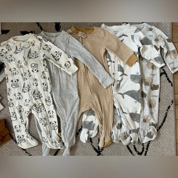 ♥️ Lot of Neutral 6-9 Month Clothes